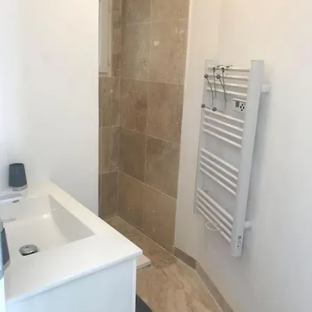 Appartement En Bordure De Sorgue LʼIsle-sur-la-Sorgue Buitenkant foto